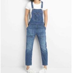 GAP Slouchy Crop Denim Overalls. Size M.